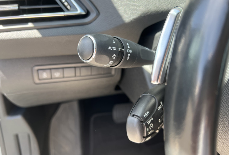 Peugeot 308 II (T9) 1.2 i 130 cv EAT6 Boîte auto ALLURE