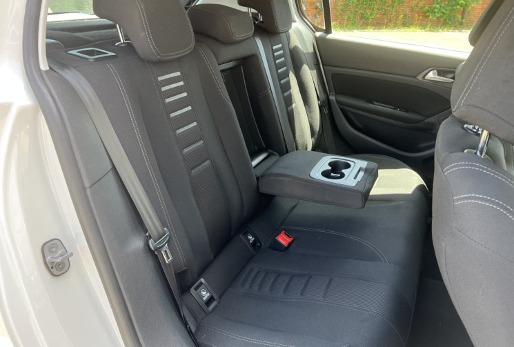 Peugeot 308 II (T9) 1.2 i 130 cv EAT6 Boîte auto ALLURE