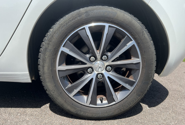 Peugeot 308 II (T9) 1.2 i 130 cv EAT6 Boîte auto ALLURE