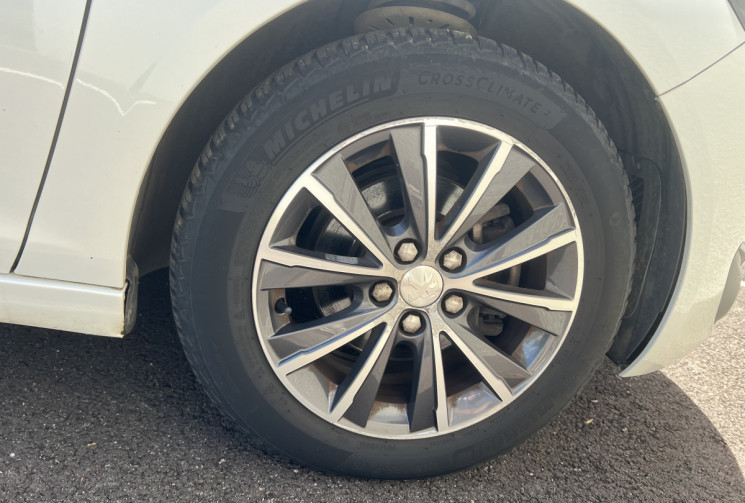Peugeot 308 II (T9) 1.2 i 130 cv EAT6 Boîte auto ALLURE