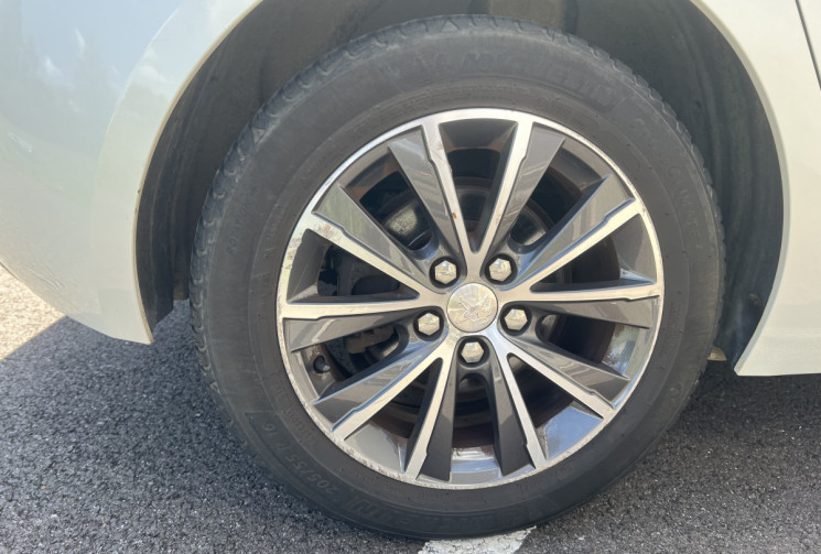 Peugeot 308 II (T9) 1.2 i 130 cv EAT6 Boîte auto ALLURE