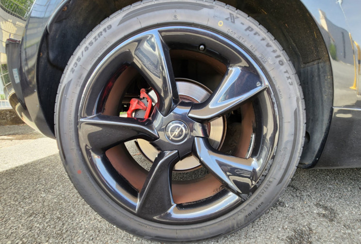 Opel Astra  J GTC 1.6 SIDI 170 CV / TRÉS BON ÉTAT / GARANTIE 12 MOIS