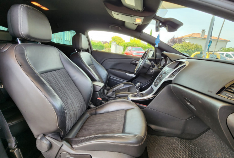 Opel Astra  J GTC 1.6 SIDI 170 CV / TRÉS BON ÉTAT / GARANTIE 12 MOIS
