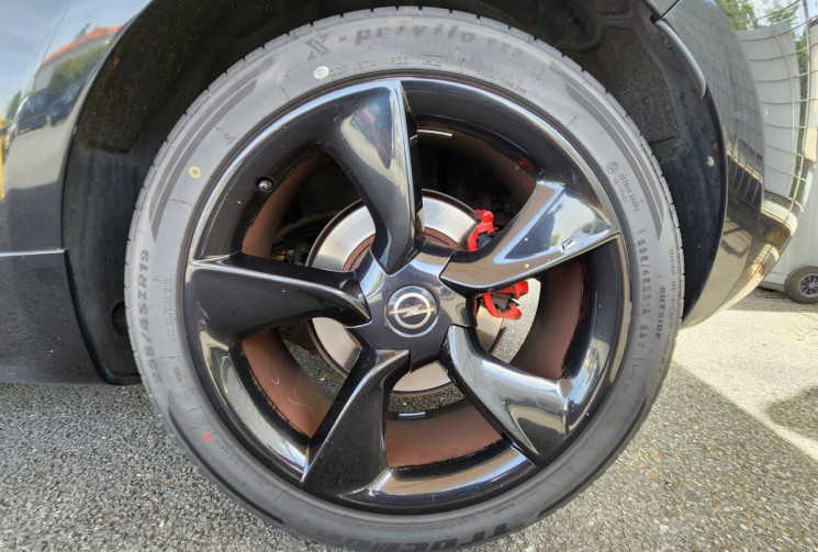Opel Astra  J GTC 1.6 SIDI 170 CV / TRÉS BON ÉTAT / GARANTIE 12 MOIS