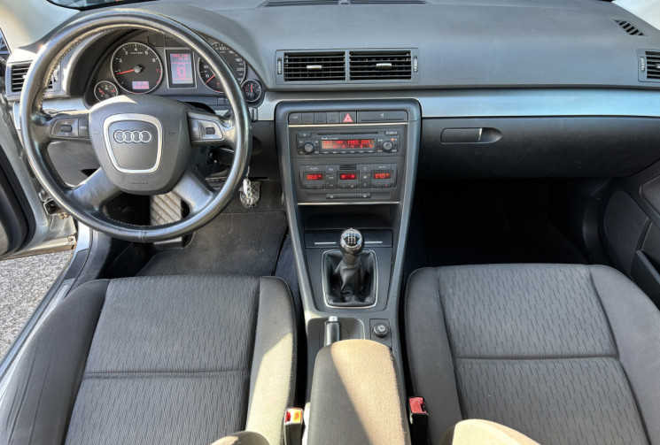 Audi A4 2.0 130 ATTRACTION (première main)