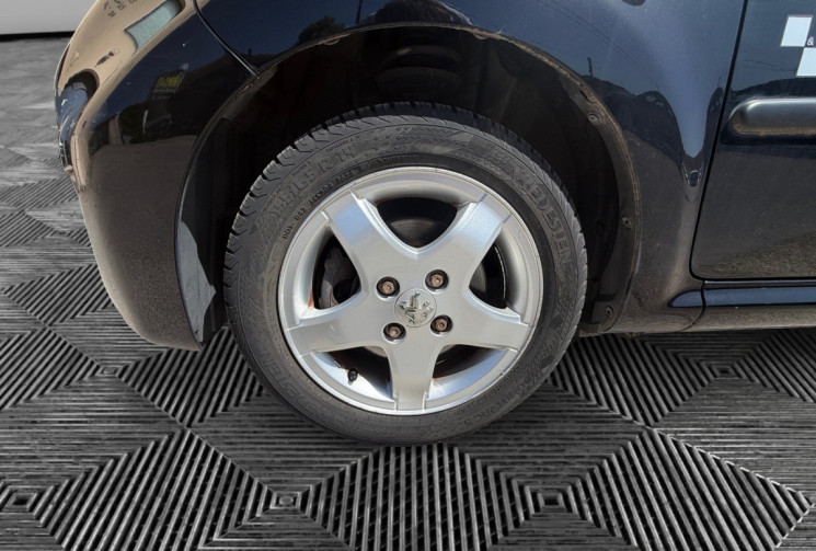 Peugeot 107 1.0 / 68 CH / BLACK EDITION / CLIM 