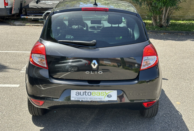 Renault Clio 1.2 16v 100 ch TomTom 5 portes / 1ER MAIN / ENTRETIEN OK / COURROIE OK