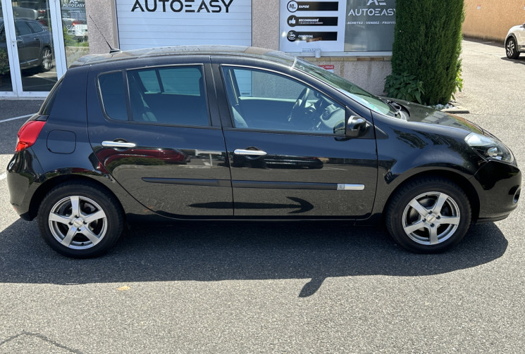 Renault Clio 1.2 16v 100 ch TomTom 5 portes / 1ER MAIN / ENTRETIEN OK / COURROIE OK