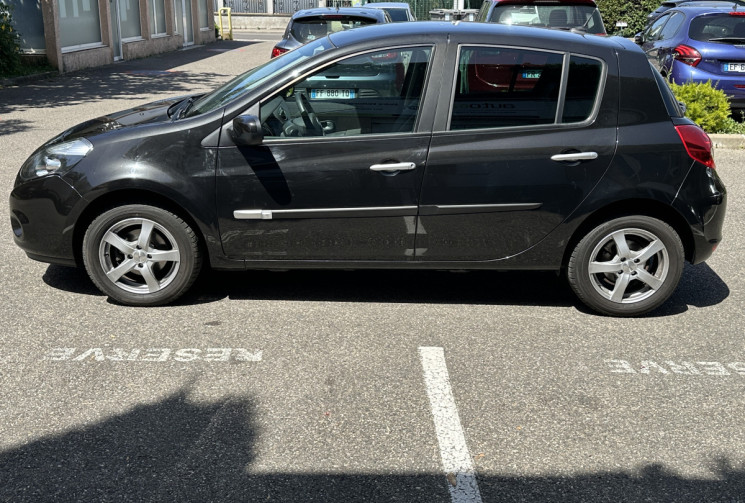 Renault Clio 1.2 16v 100 ch Night & Day 5 portes / 1ER MAIN / ENTRETIEN OK / COURROIE OK