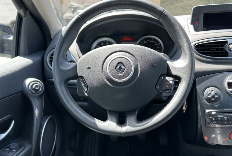Renault Clio 1.2 16v 100 ch TomTom 5 portes / 1ER MAIN / ENTRETIEN OK / COURROIE OK