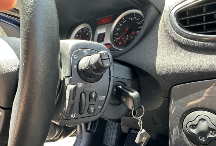 Renault Clio 1.2 16v 100 ch TomTom 5 portes / 1ER MAIN / ENTRETIEN OK / COURROIE OK