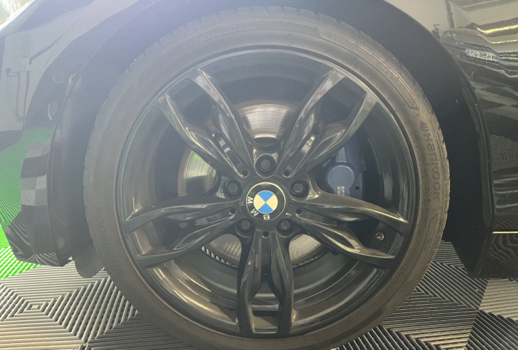 BMW Série 2 Cabriolet M 235 i X DRIVE (F23) / Volant carbone M PERFORMANCE /  CARPLAY / 2 ° MAIN 