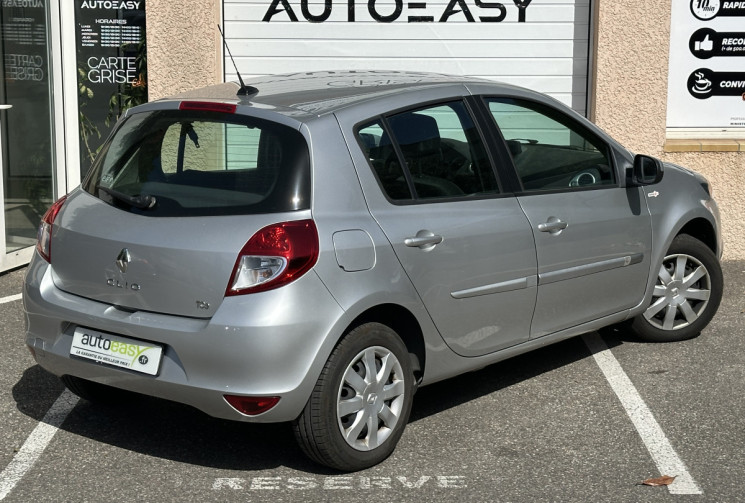 Renault Clio 1.2 16v 100 ch TomTom 5 portes / 1ERE MAIN / ENTRETIEN OK / COURROIE OK