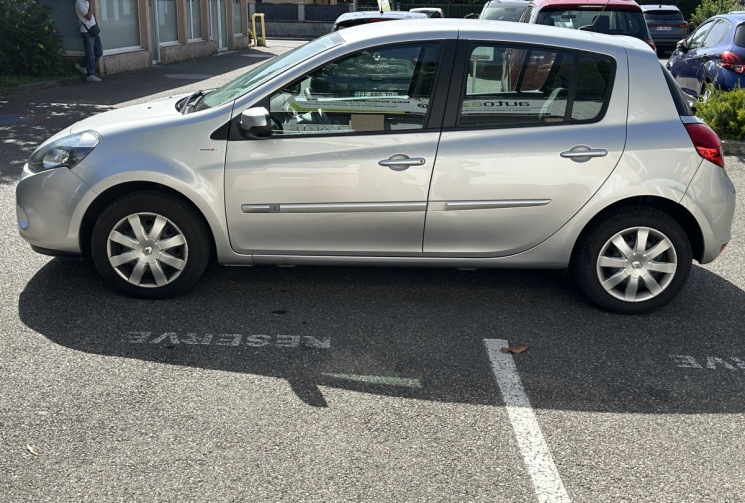 Renault Clio 1.2 16v 100 ch TomTom 5 portes / 1ERE MAIN / ENTRETIEN OK / COURROIE OK