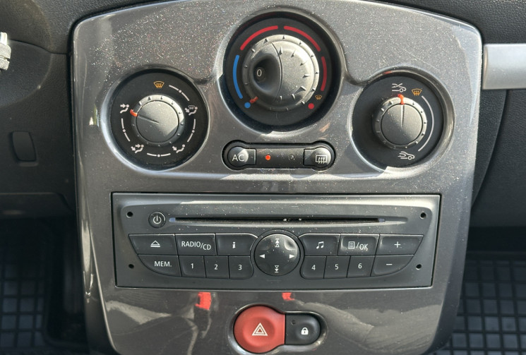 Renault Clio 1.2 16v 100 ch TomTom 5 portes / 1ERE MAIN / ENTRETIEN OK / COURROIE OK