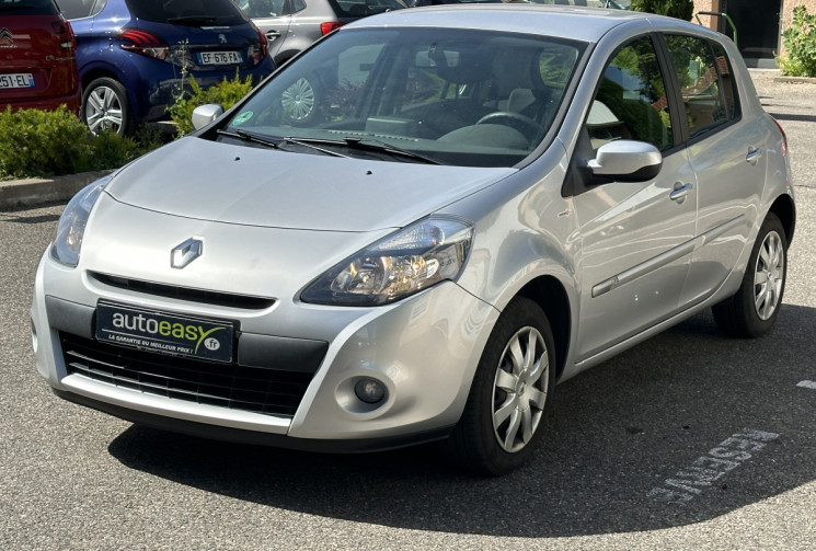 Renault Clio 1.2 16v 100 ch TomTom 5 portes / 1ERE MAIN / ENTRETIEN OK / COURROIE OK