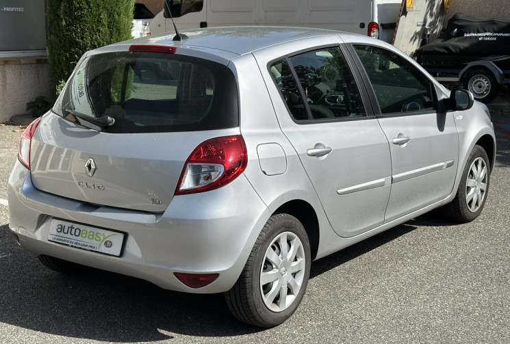 Renault Clio 1.2 16v 100 ch TomTom 5 portes / 1ERE MAIN / ENTRETIEN OK / COURROIE OK