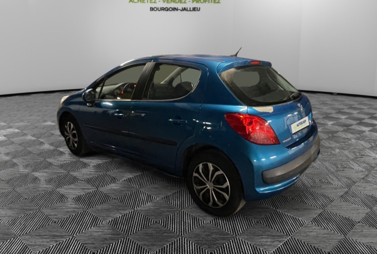 Peugeot 207 1.4i / 88 CH / PREMIÈRE MAIN / TOUT A JOUR