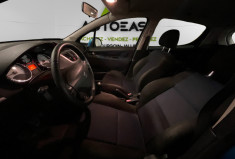 Peugeot 207 1.4i / 88 CH / PREMIÈRE MAIN / TOUT A JOUR
