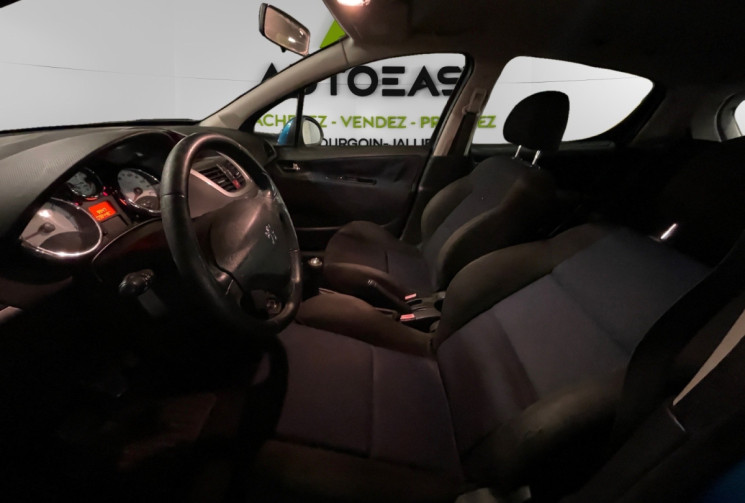 Peugeot 207 1.4i / 88 CH / PREMIÈRE MAIN / TOUT A JOUR