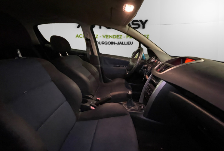 Peugeot 207 1.4i / 88 CH / PREMIÈRE MAIN / TOUT A JOUR