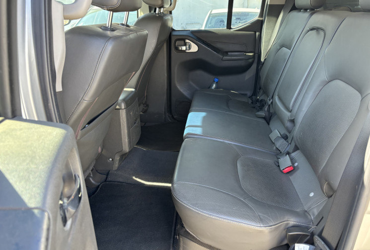 Nissan Navara 3.0 DCI V6 DIESEL 230 DOUBLE-CAB Boite Auto