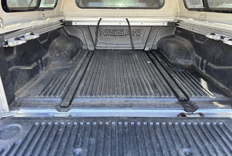 Nissan Navara 3.0 DCI V6 DIESEL 230 DOUBLE-CAB Boite Auto