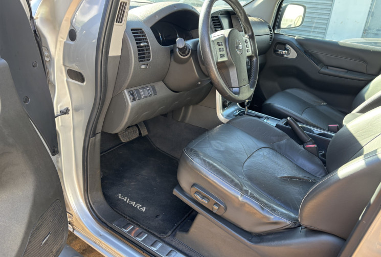 Nissan Navara 3.0 DCI V6 DIESEL 230 DOUBLE-CAB Boite Auto