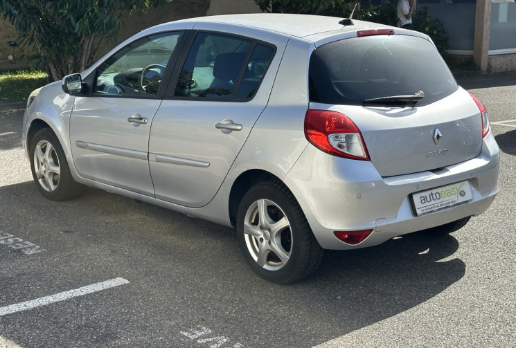 Renault Clio 1.2 16v 100 ch Dynamique 5 portes / ENTRETIEN OK / COURROIE OK
