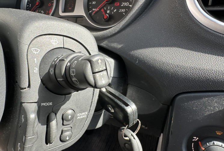 Renault Clio 1.2 16v 100 ch Dynamique 5 portes / ENTRETIEN OK / COURROIE OK