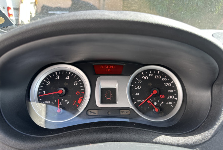 Renault Clio 1.2 16v 100 ch Dynamique 5 portes / ENTRETIEN OK / COURROIE OK