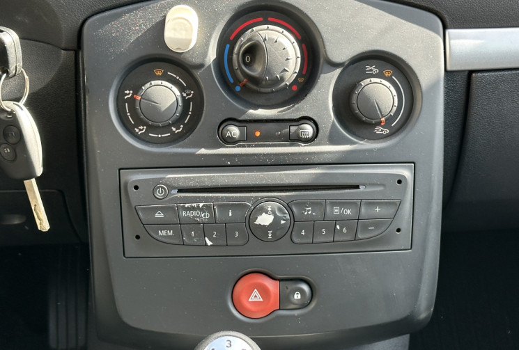 Renault Clio 1.2 16v 100 ch Dynamique 5 portes / ENTRETIEN OK / COURROIE OK