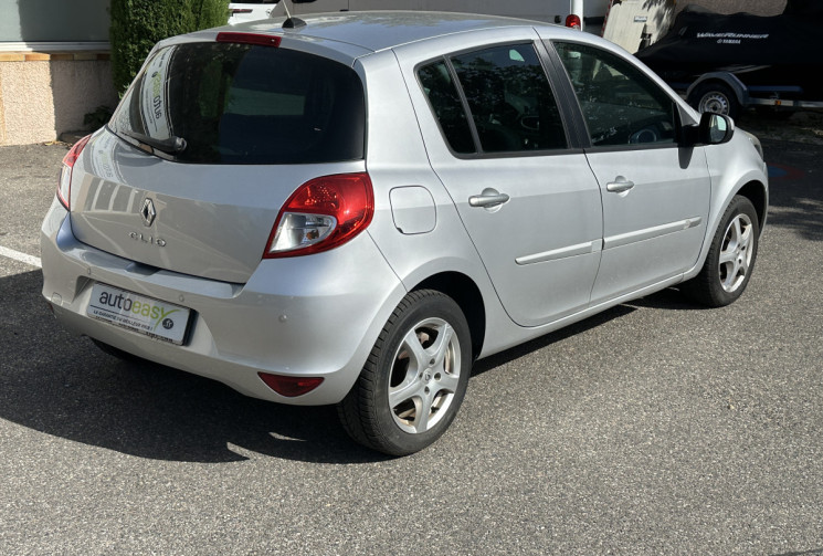 Renault Clio 1.2 16v 100 ch Dynamique 5 portes / ENTRETIEN OK / COURROIE OK