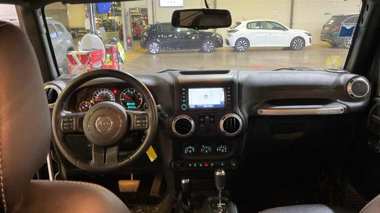 Jeep Wrangler 2.8 CRD 16V 4WD S&S 200 cv Boîte auto / SAHARA