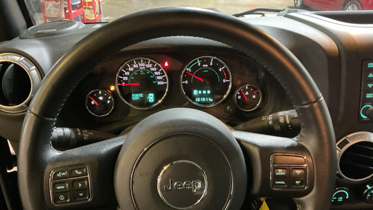Jeep Wrangler 2.8 CRD 16V 4WD S&S 200 cv Boîte auto / SAHARA