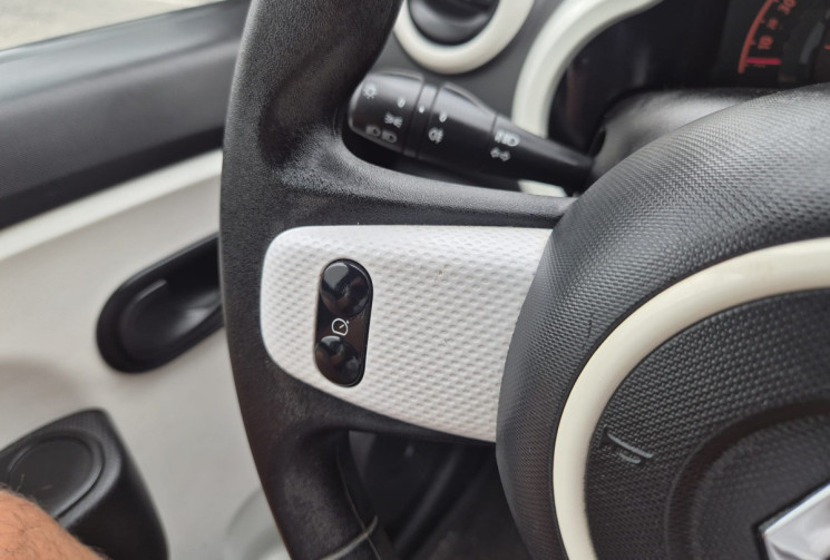 Renault Twingo III 1.0 SCE * 71 CV * CARPLAY * GRAND ECRAN * IDEAL JEUNE PERMIS 