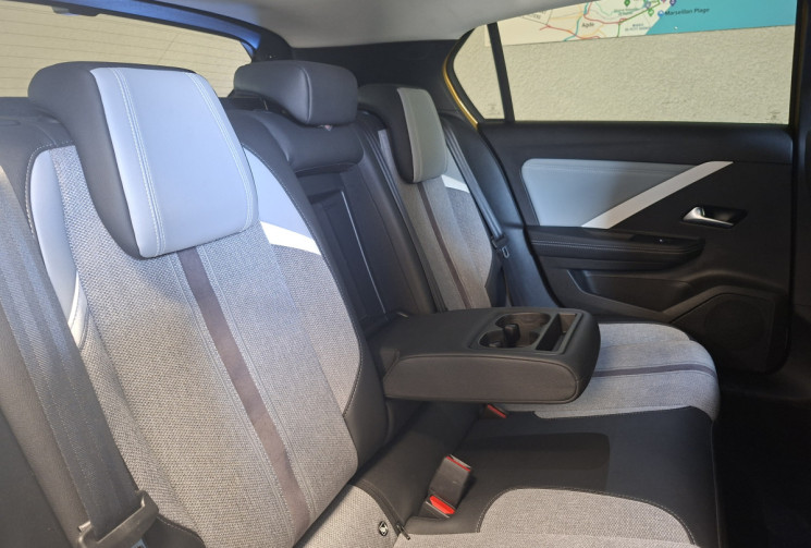 Opel Astra 1.2 TURBO 130  ELEGANCE / 1 ER MAIN / ENTRETIEN A JOUR / TVA RECUPERABLE