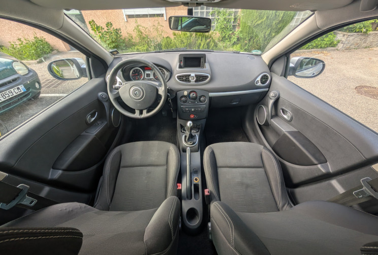 Renault Clio 1.2 16v 100 ch Dynamique 5 portes / ENTRETIEN OK / COURROIE OK