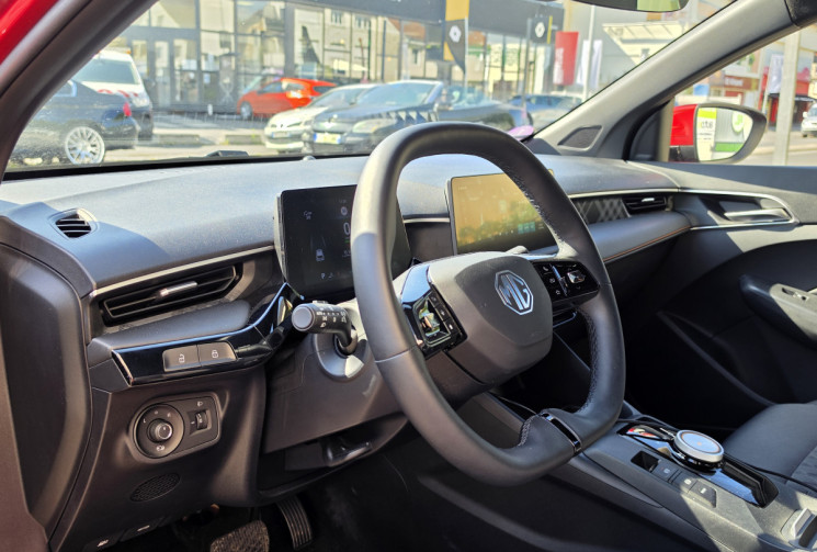 MG MG3 luxury hybrid+ 195 ch