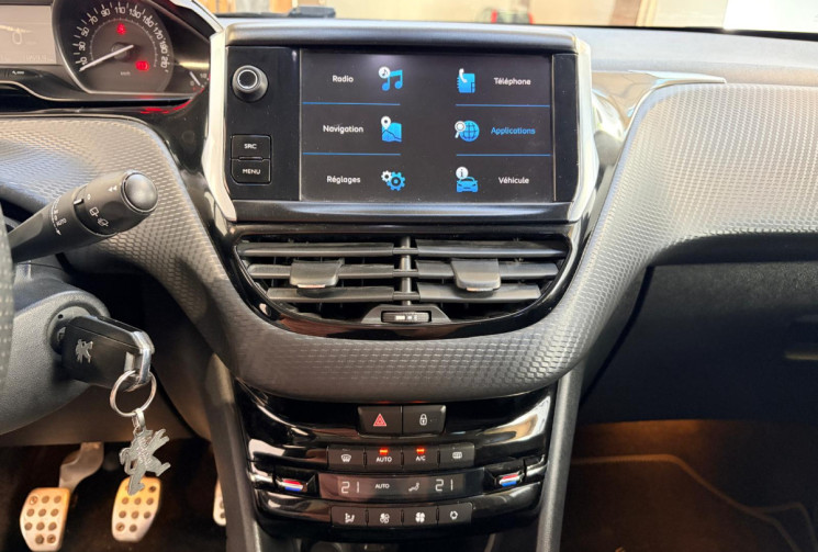 Peugeot 208 GT LINE  110cv / 1er MAIN / DISTRI OK / Entretiens sur factures OK