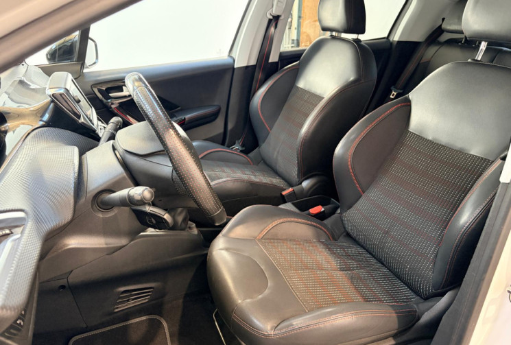 Peugeot 208 208 GT LINE  110cv / 1er MAIN / DISTRI OK / Full Entretien