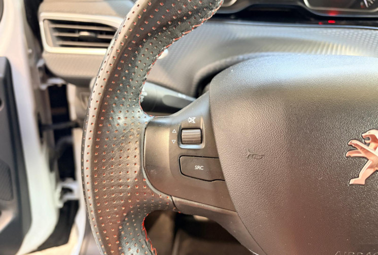 Peugeot 208 208 GT LINE  110cv / 1er MAIN / DISTRI OK / Full Entretien