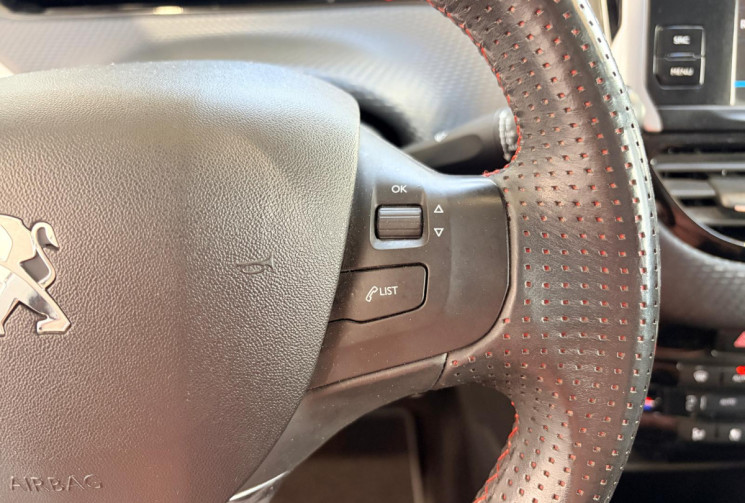 Peugeot 208 208 GT LINE  110cv / 1er MAIN / DISTRI OK / Full Entretien