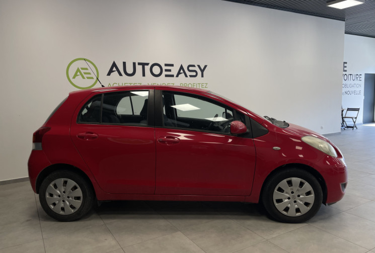 Toyota Yaris 100 VVT-I CONFORT / 1er main