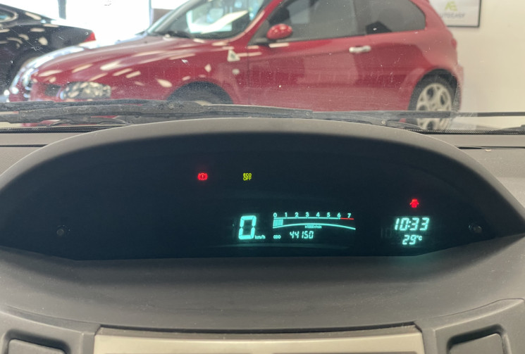 Toyota Yaris 100 VVT-I CONFORT / 1er main