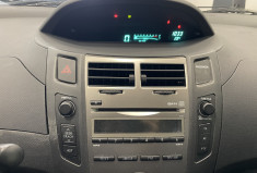Toyota Yaris 100 VVT-I CONFORT / 1er main