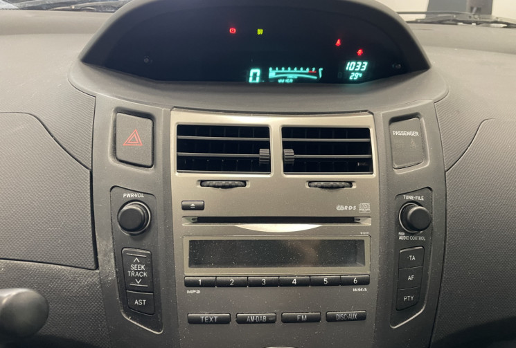 Toyota Yaris 100 VVT-I CONFORT / 1er main