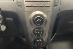 Toyota Yaris 100 VVT-I CONFORT / 1er main