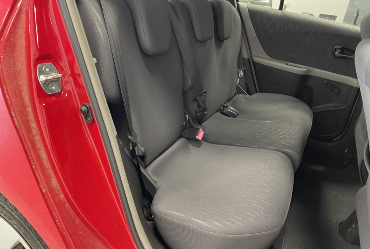 Toyota Yaris 100 VVT-I CONFORT / 1er main