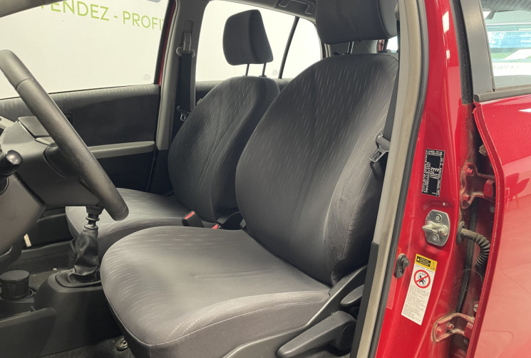 Toyota Yaris 100 VVT-I CONFORT / 1er main